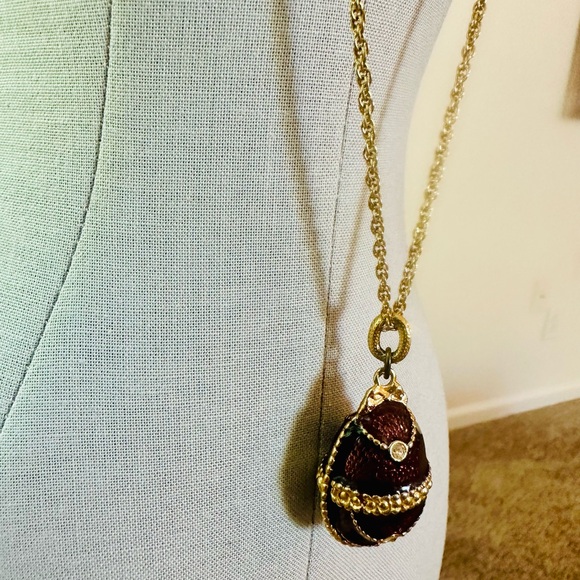 Vintage Faberge-style egg pendant - storyline by JJI - Picture 10 of 11